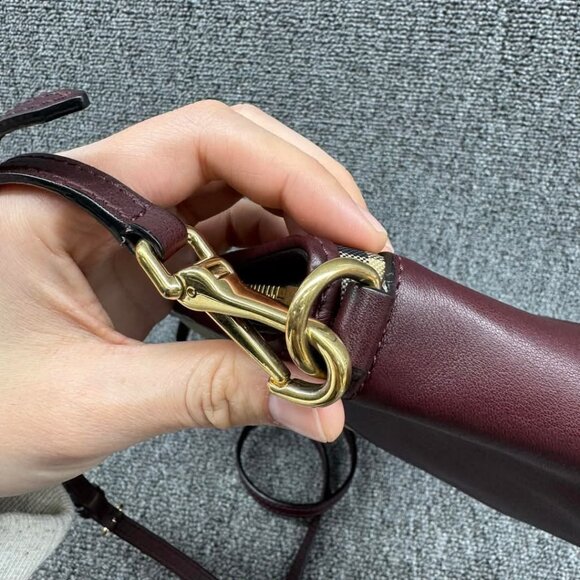 Burberry Leather Shoulder Bag 499-032225 - Picture 7 of 16